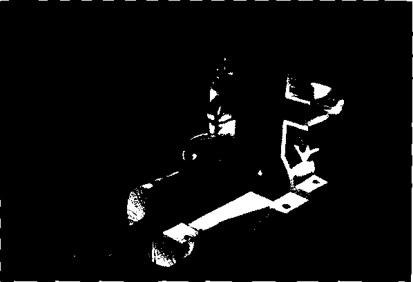 Изображение двигателя газонокосилки в разрезе с цветовым кодированием, на котором вид-на структура и связи внутренних компонентов (перепечатано с разрешения Autodesk, Inc.)